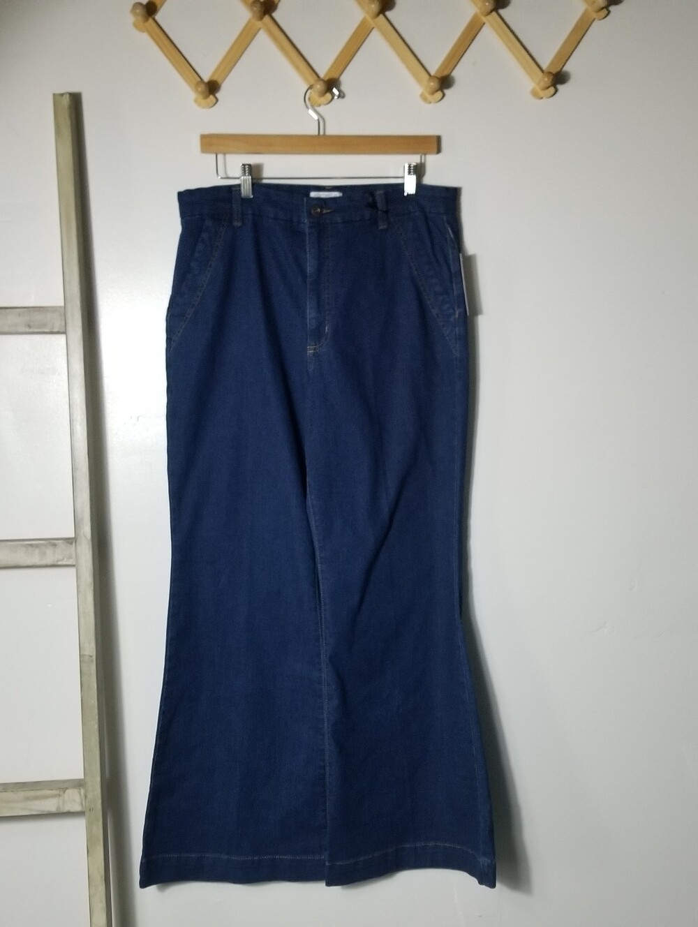 NWT SOFIA JEANS TROUSER FLARE JEANS SIZE 14 SHORT